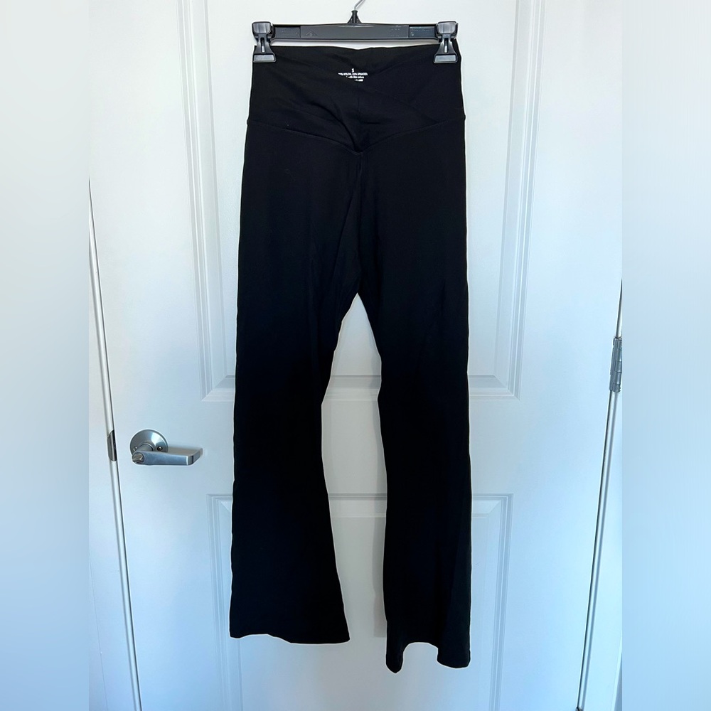 Flare bottom yoga pants - black